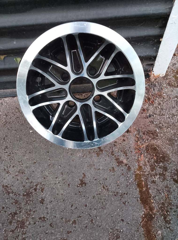 CLASSIC MINI 6 X 10 COSMIC ALLOY WHEELS EX DISPLAY HENCE ALMOST HALF PRICE