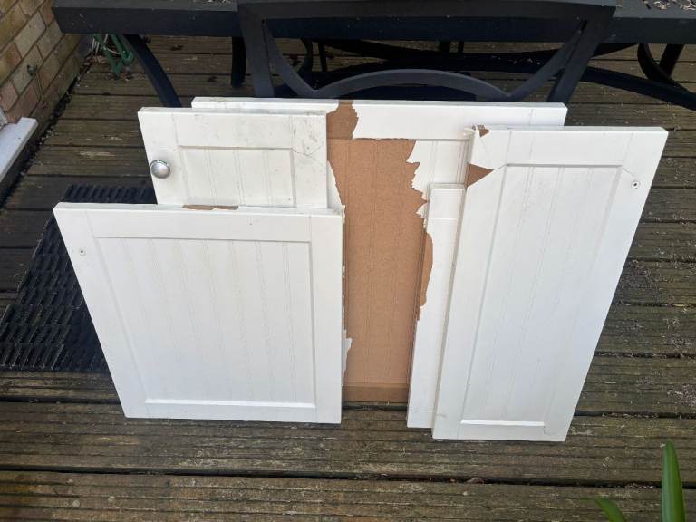 Howden's Kitchen Cabinet Doors and Drawer Fronts (Believed Stornaway, Good Condition).
