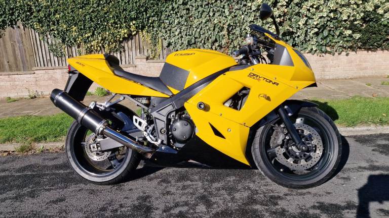 Triumph, DAYTONA, 2004, 599 (cc)