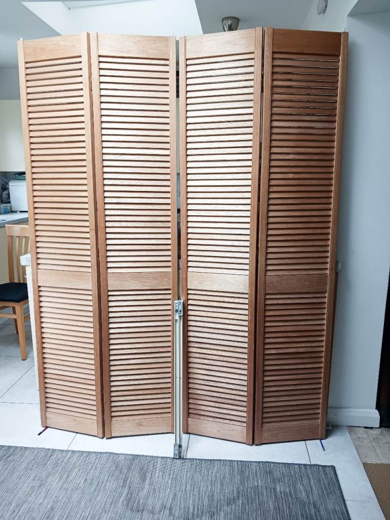 Bi fold louvre doors