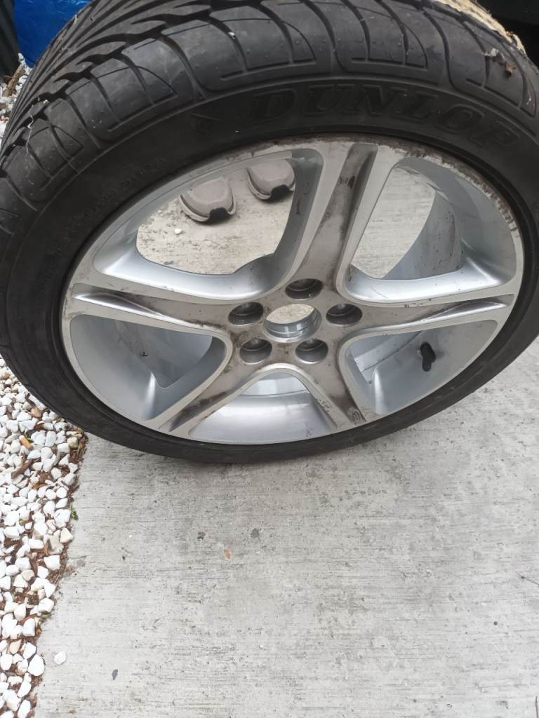 Toyota Auris Wheel with New Tyre Dunlop