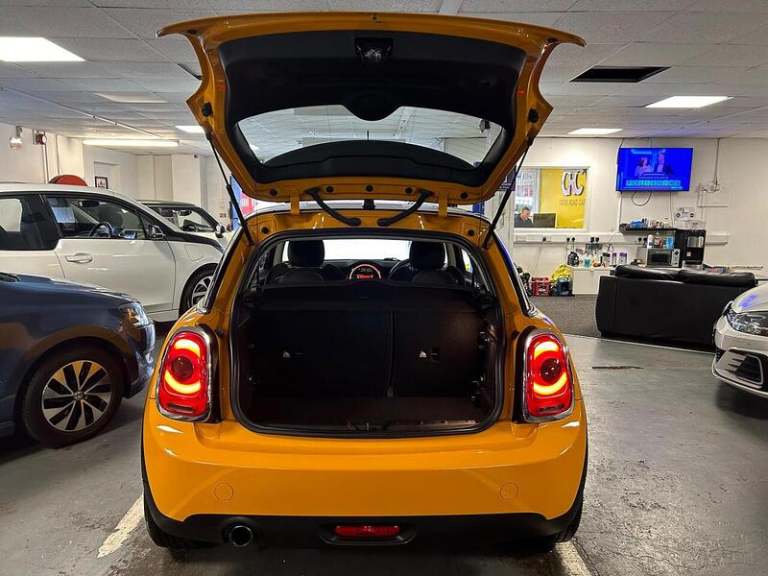 2017 MINI Hatch 1.5 Cooper Hatchback 3dr Petrol Manual Euro 6 (s/s) (136 ps) Hatchback Petrol Manual