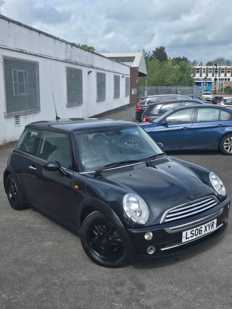 Mini Automatic Black Edition, New MOT April 27, 2006, 1 owner from new, 12 service stamps, ulez, 