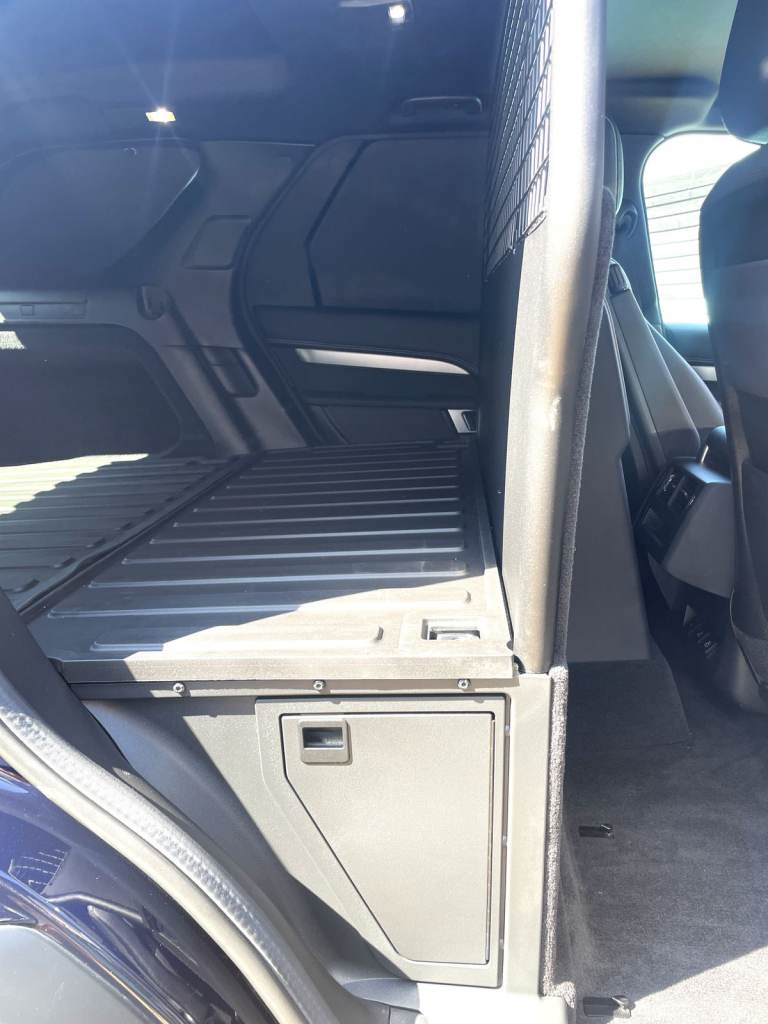 2022 Land Rover Discovery 3.0 D300 MHEV R-Dynamic SE SUV 5dr Diesel Auto 4WD Euro 6 (s/s) (300 ps...