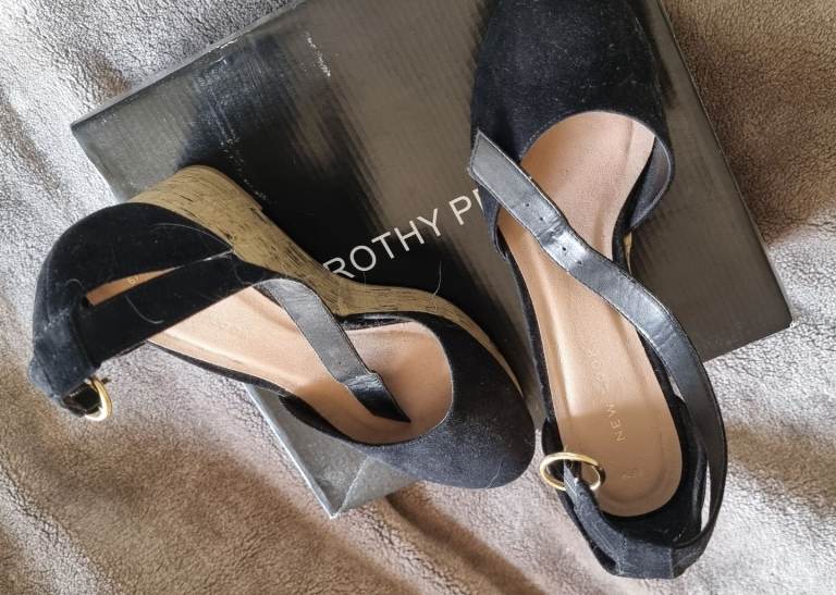 2 pairs size 5 shoes