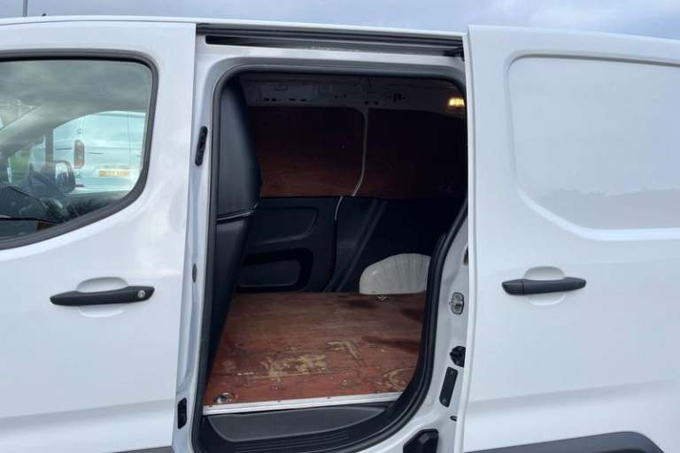 2022 Vauxhall Combo 2300 1.5 Turbo D 100ps H1 Dynamic Van PANEL VAN DIESEL Manual