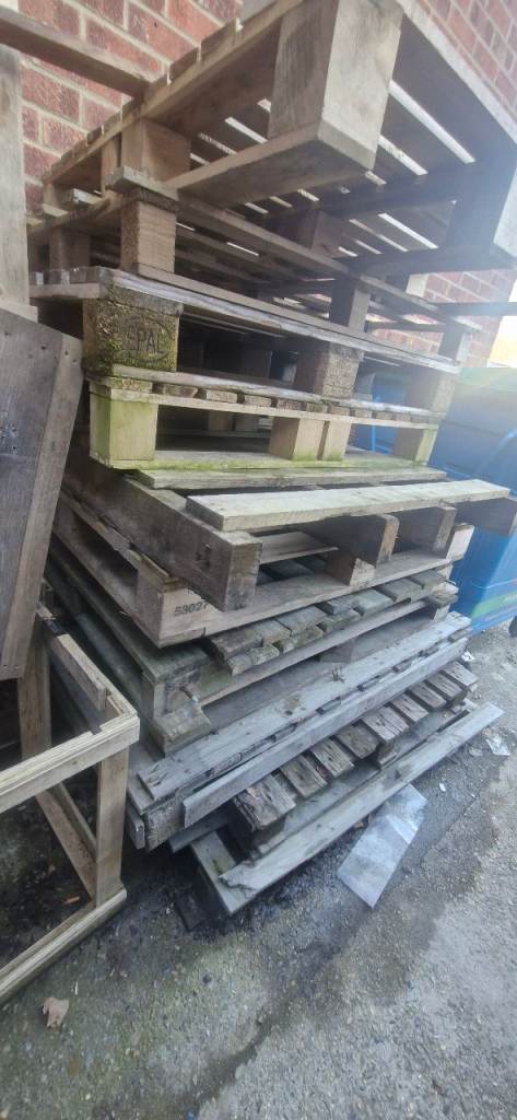 Free pallets wood kindling
