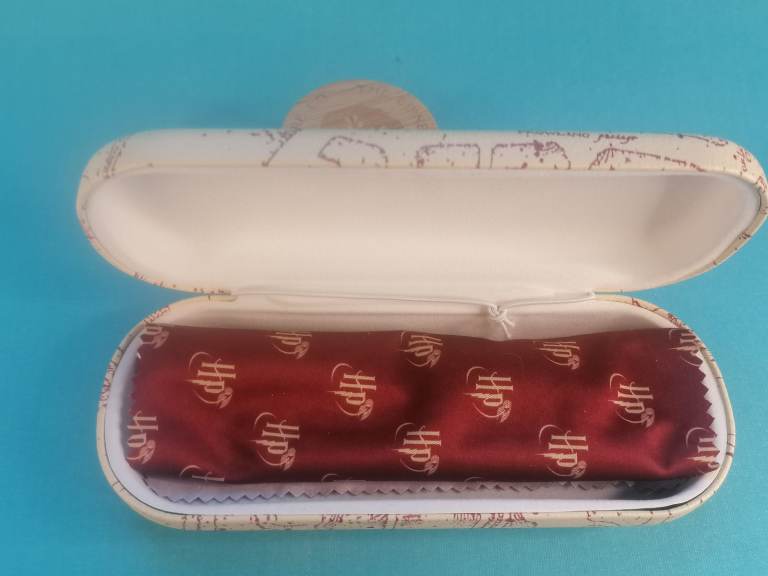 Brand new OFFICIAL HARRY POTTER MARAUDERS MAP HARD GLASSES CASE SUNGLASSES COVER. 