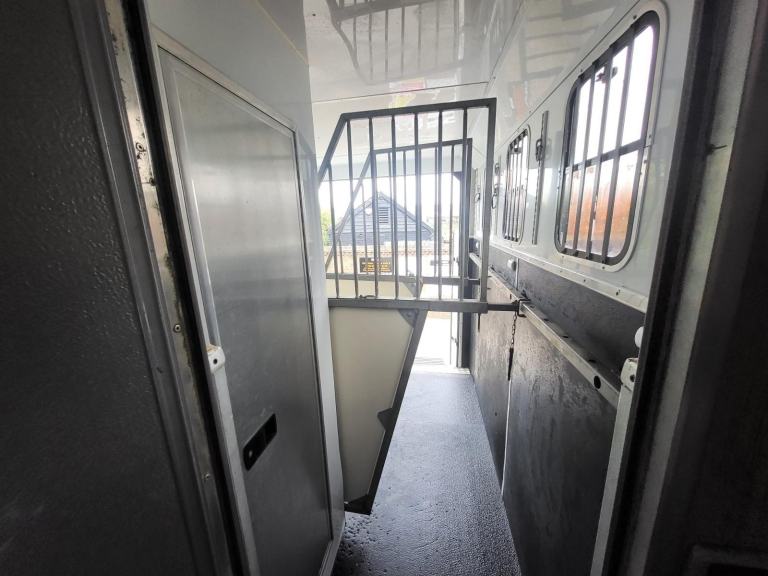 Isuzu NPR Horsebox Horse Box 2009 