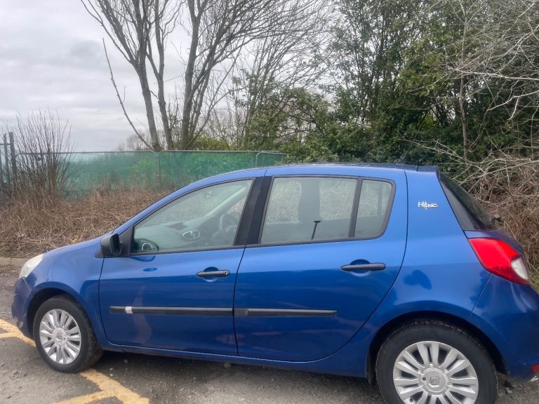 RENAULT CLIO 1.2 I-MUSIC PETROL 10 REG 5 DOOR BLUE MOT JULY 4TH LADY OWNER LOW INSURANCE 48+MPG