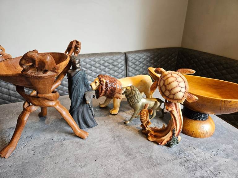 Job lot of ornaments, African and animal inspired