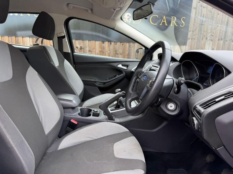 2012 Ford Focus 1.6 Zetec Euro 5 5dr HATCHBACK Petrol Manual