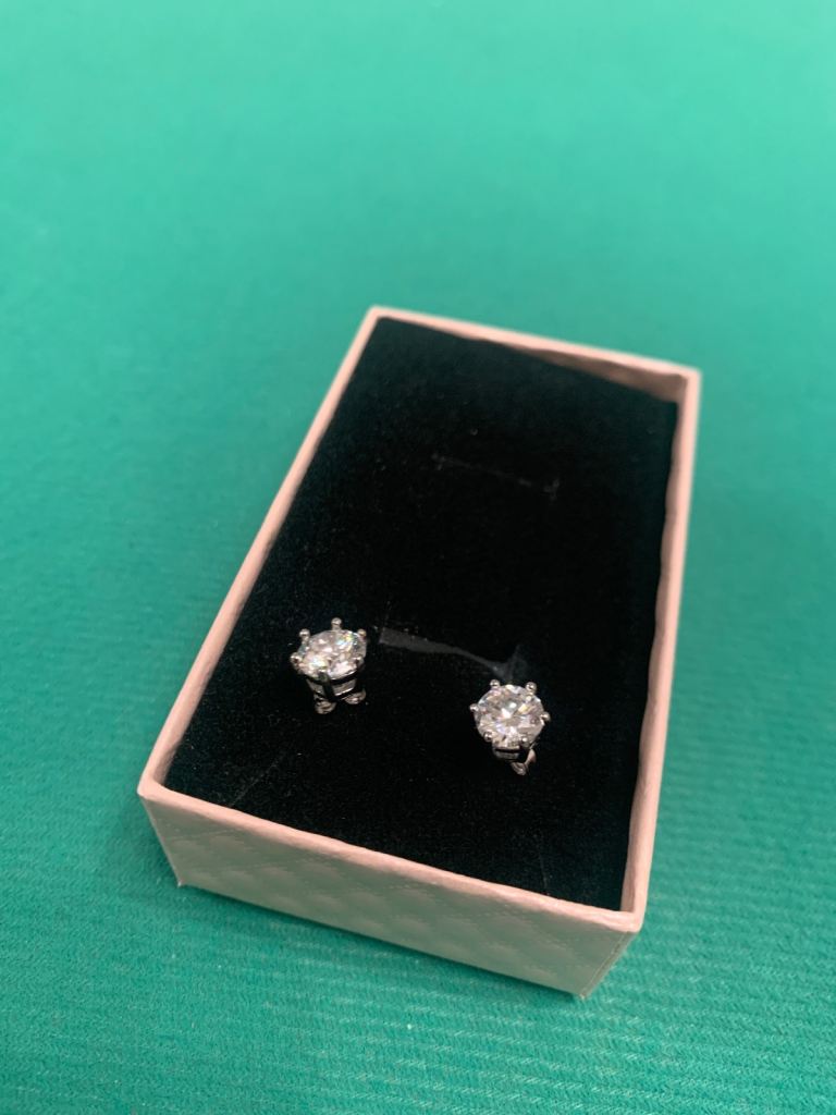 Diamond earrings 