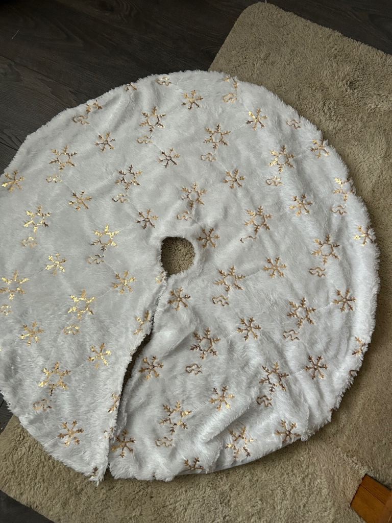 Christmas tree skirt