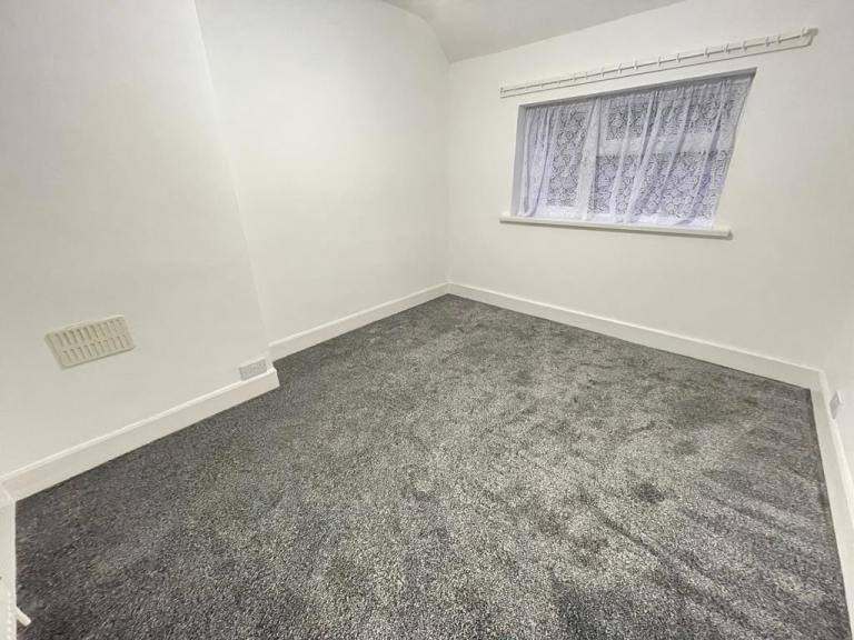 3 bedroom semi-detached house to rent