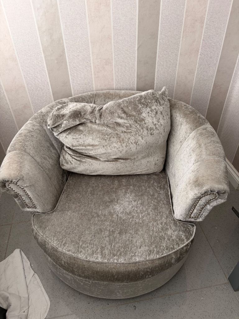 Swivel arm chair 