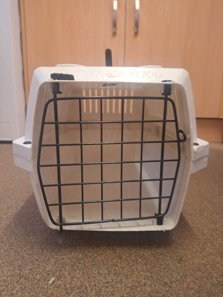 Pet/cat carrier and other accessories/toys