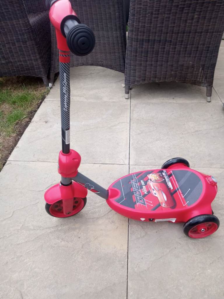 Child electric scooter