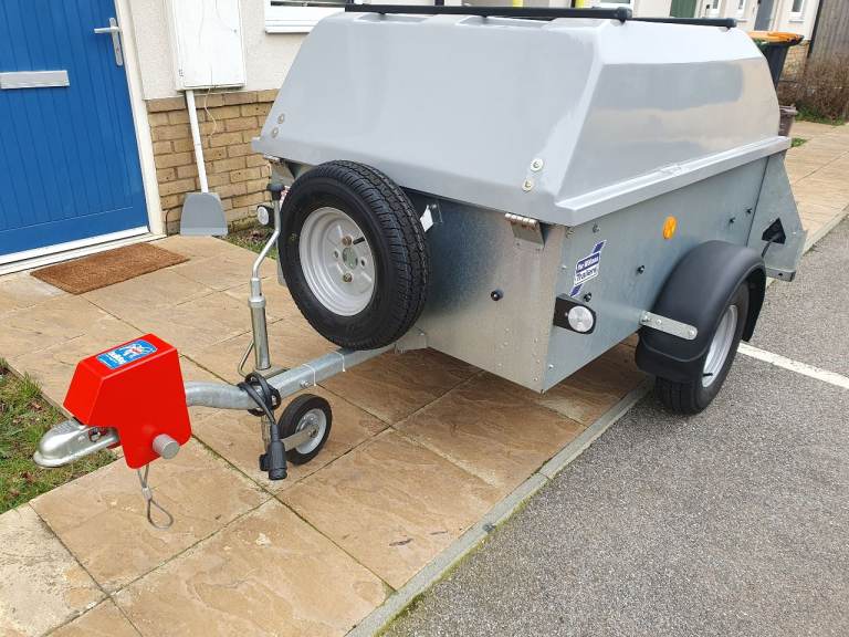 Ifor Williams PE5 Trailer with lockable hard top 