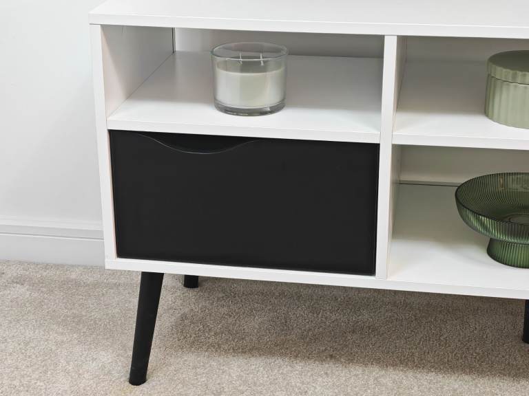 Black & White TV unit