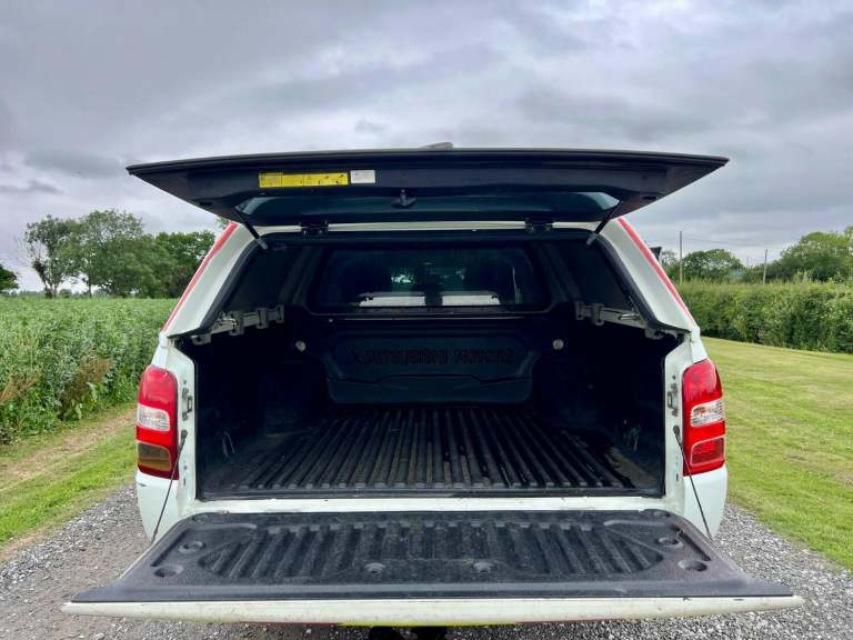 MITSUBISHI L200 2.4 DI-D Titan DOUBLE CAB White Manual Diesel PICK UP 2017