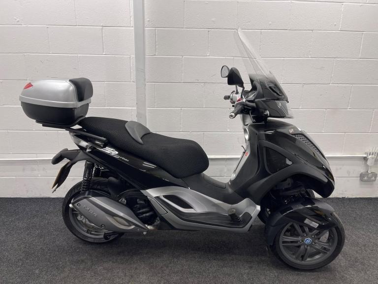 PIAGGIO MP3 300 YOURBAN LT ** 12 Months MOT - 10314 miles - Top Box **