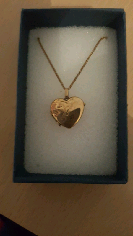 Locket and 18"chain 9ct gold used in vgc