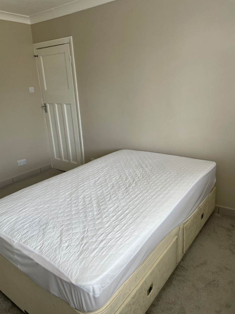 Double Divan Bed with Mattress and Storage Drawers – Good Condition