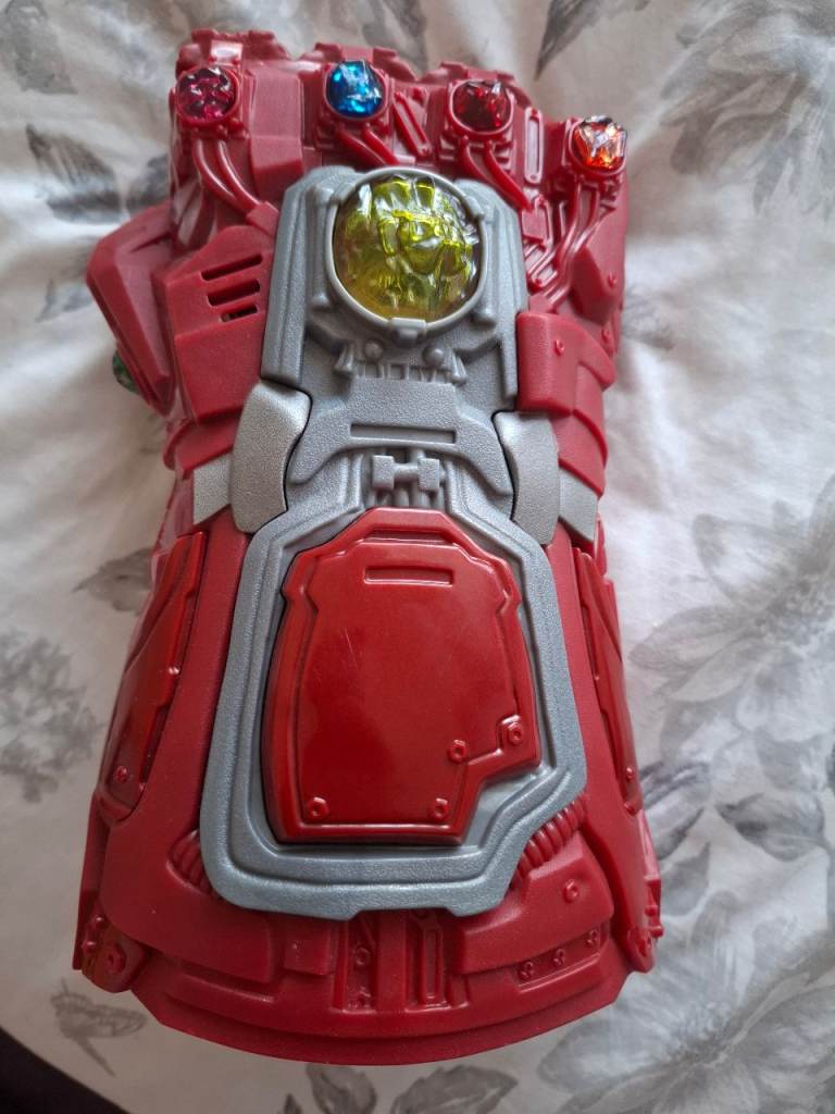Avengers Infinity Gauntlet Toy – Red, Good Condition