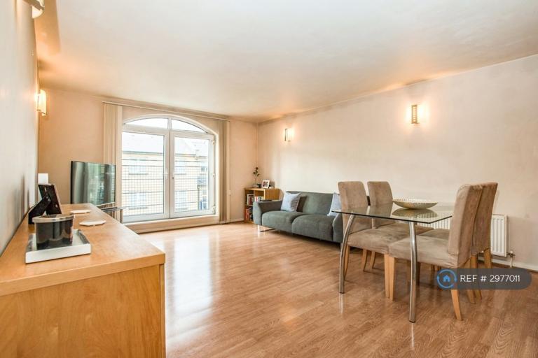 1 bedroom flat in Cold Harbour, London, E14 (1 bed) (#2977011)