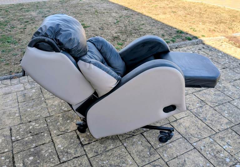 Saros tilt-in-space Reclining Chair