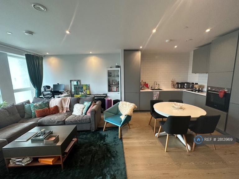 1 bedroom flat in High Street, London, CR0 (1 bed) (#2813969)