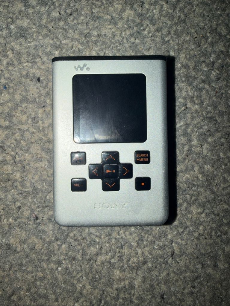 Sony Walkman NW-HD5H collectible MP3 player ( no charger)