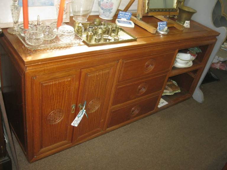 STURDY SOLID SIDEBOARD CABINET. TWIN END DOORS, MID TRIPLE DRAWERS, END SHELVING. DELIVERY AVAILABLE