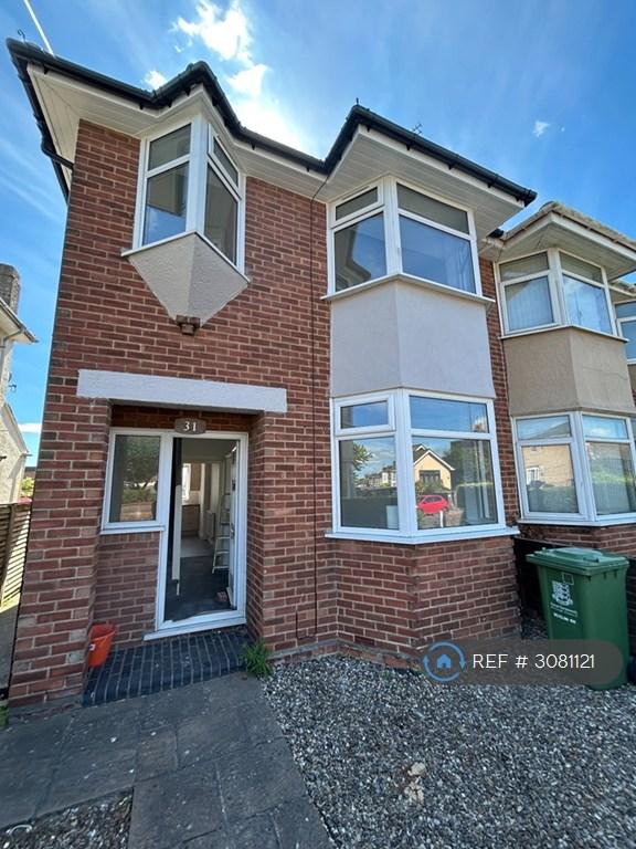 3 bedroom house in Lowestoft Road, Great Yarmouth, NR31 (3 bed) (#3081121)