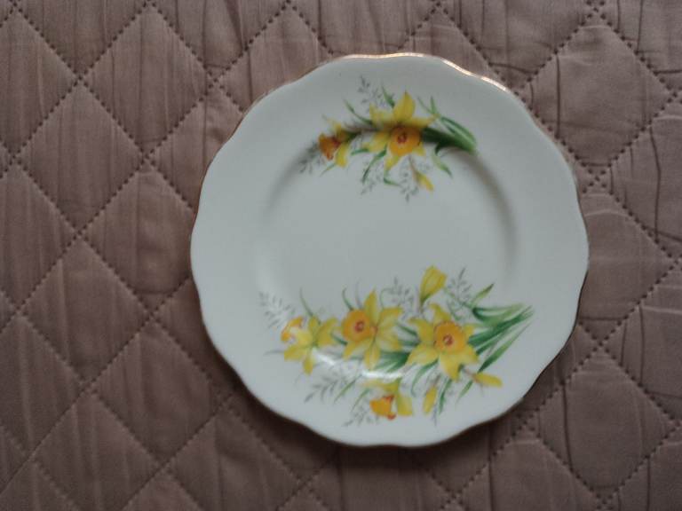 Vintage Rare  royal albert friendship daffodil side plate