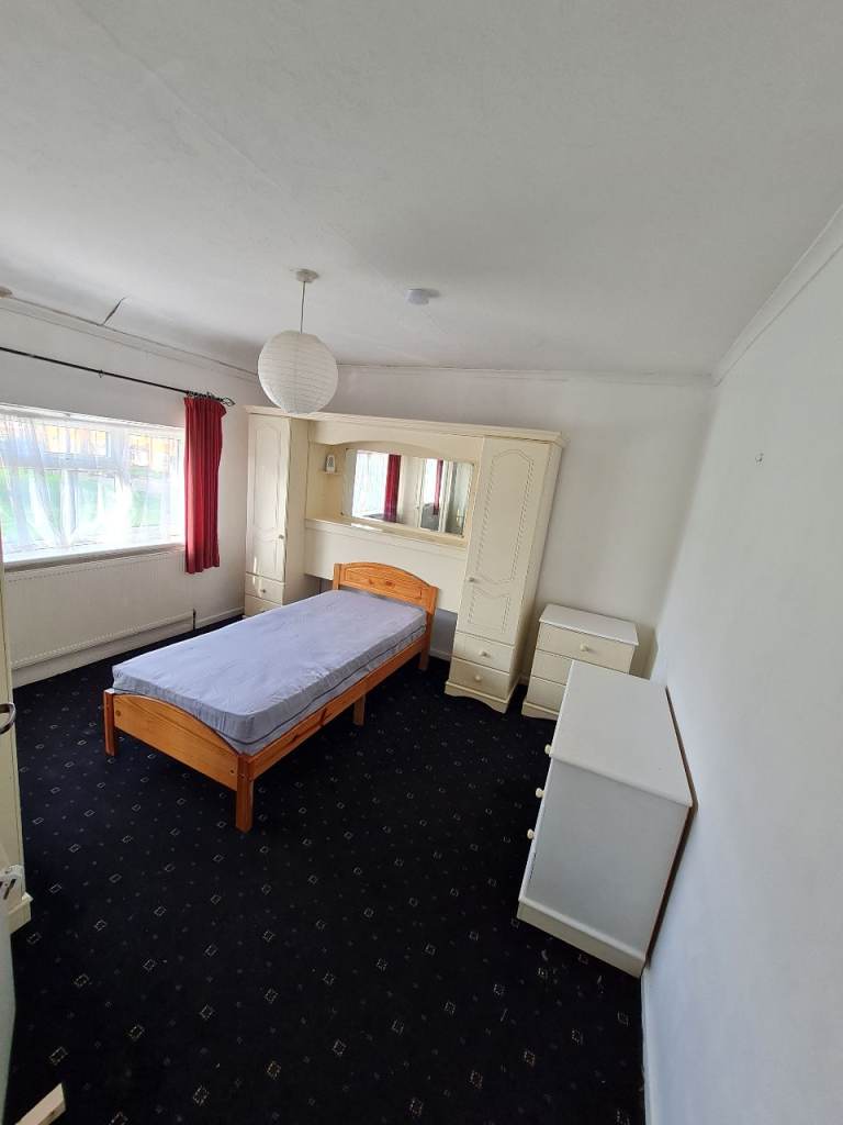 Room near Brunel Uni