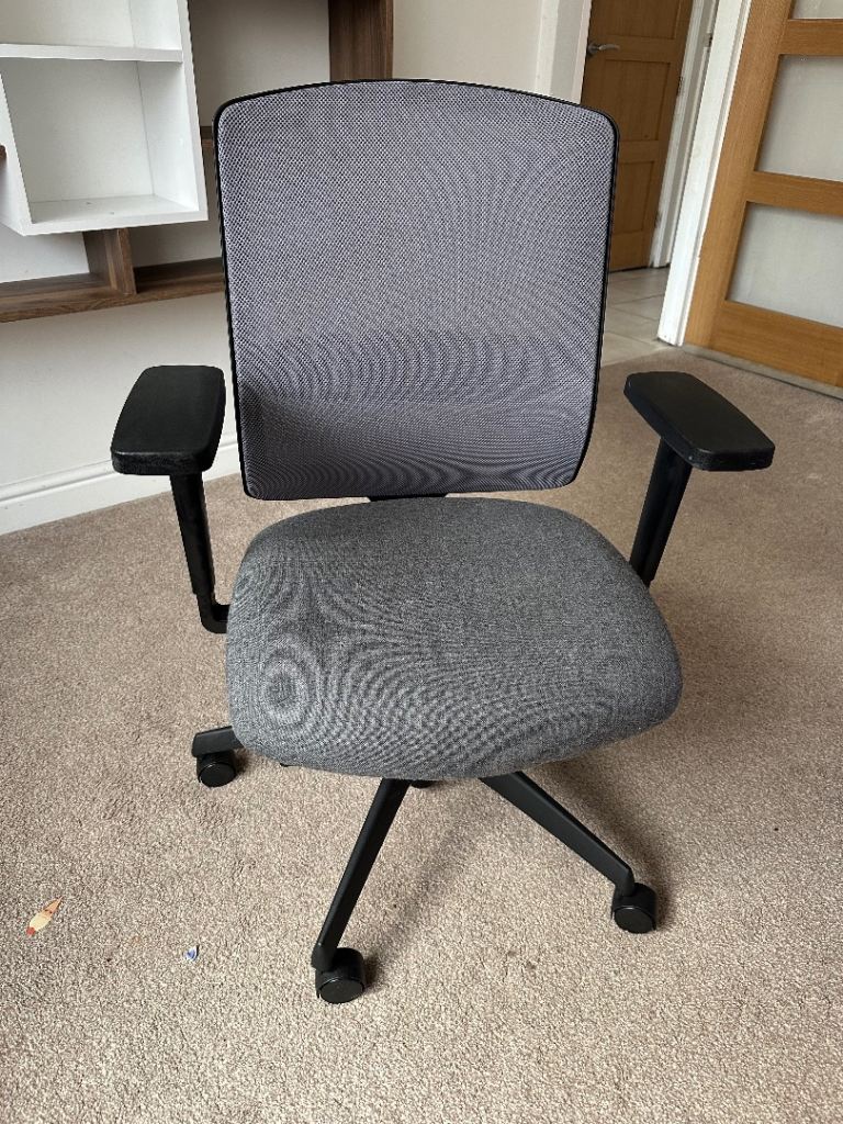 Grey Office Chair with Armrests – Good Condition