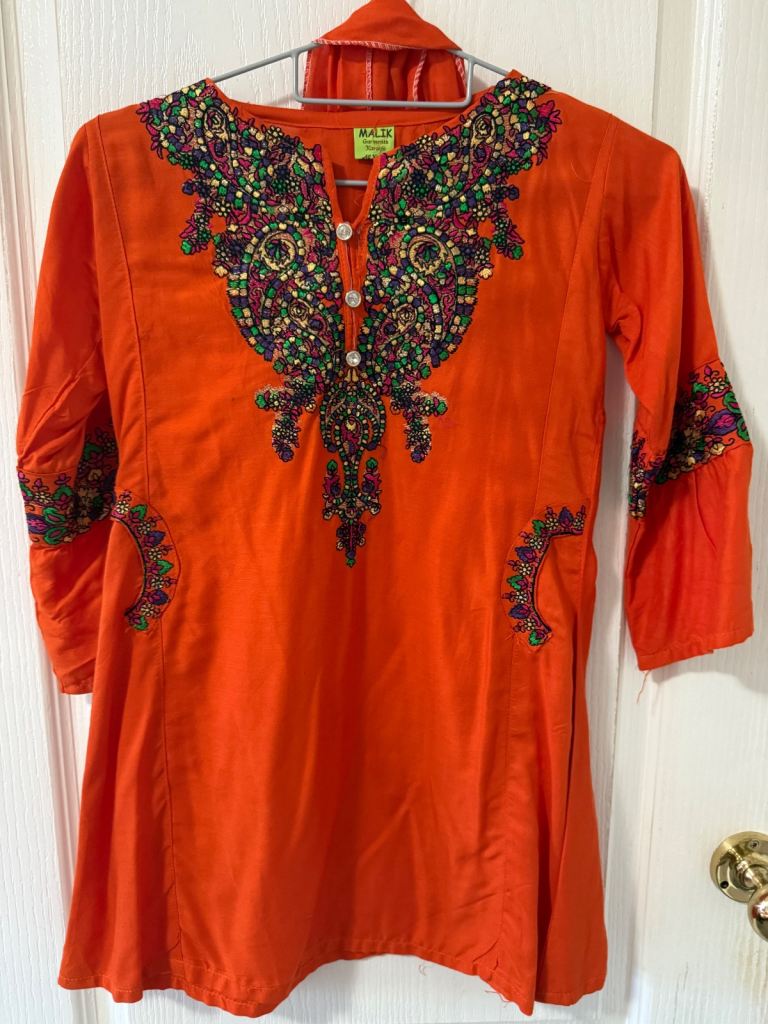 Shalwar kameez top size 28 / 5-6 years 