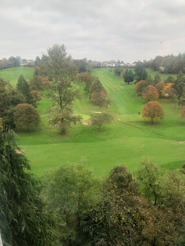 A LOVELY BIG 4 BEDROOM FLAT IN DALMUIR 