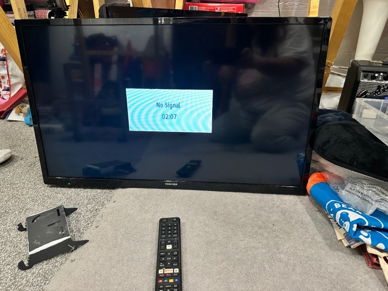 32” Toshiba tv with dvd player. No.2