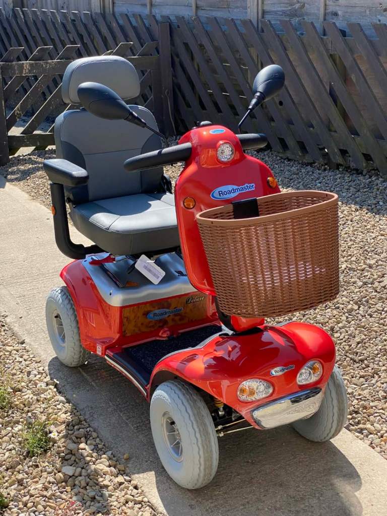 EDEN Roadnaster Mobility scooter like New, never used with spare battery