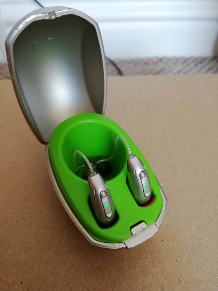 Phonak Audeo Paradise 50R Pair of Hearing Aids (L&R), charger & case, working V Good 