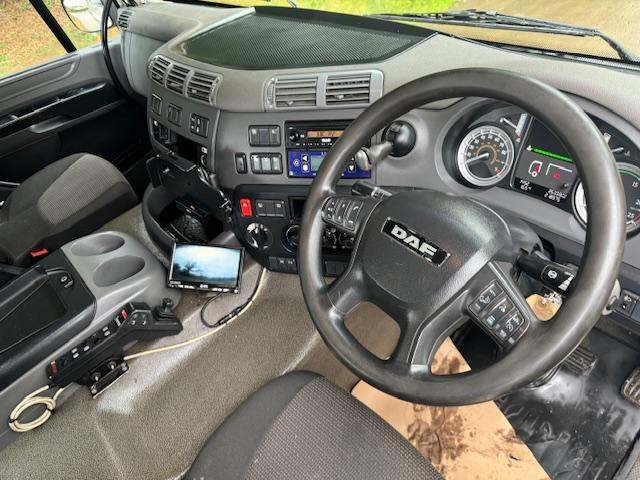 2017 67 DAF CF 510 E6 8x4 hook loader sheet weigher piped for draw bar