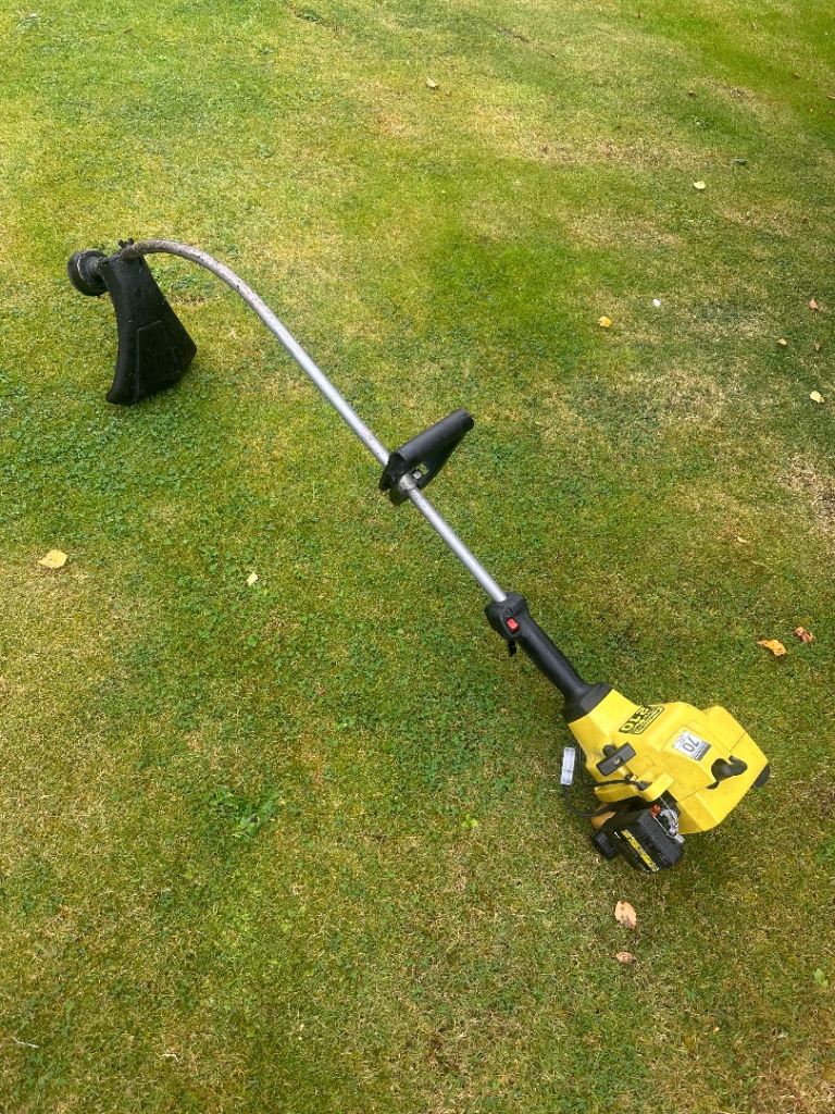 petrol strimmer McCulloch TrimMac 210 lightweight garden tool