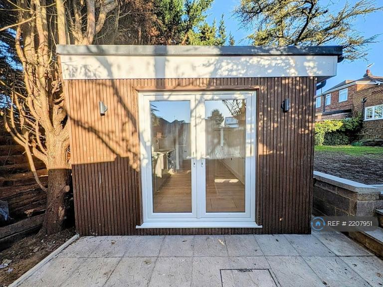 Studio flat in Cockfosters, Barnet, EN4 (#2207951)