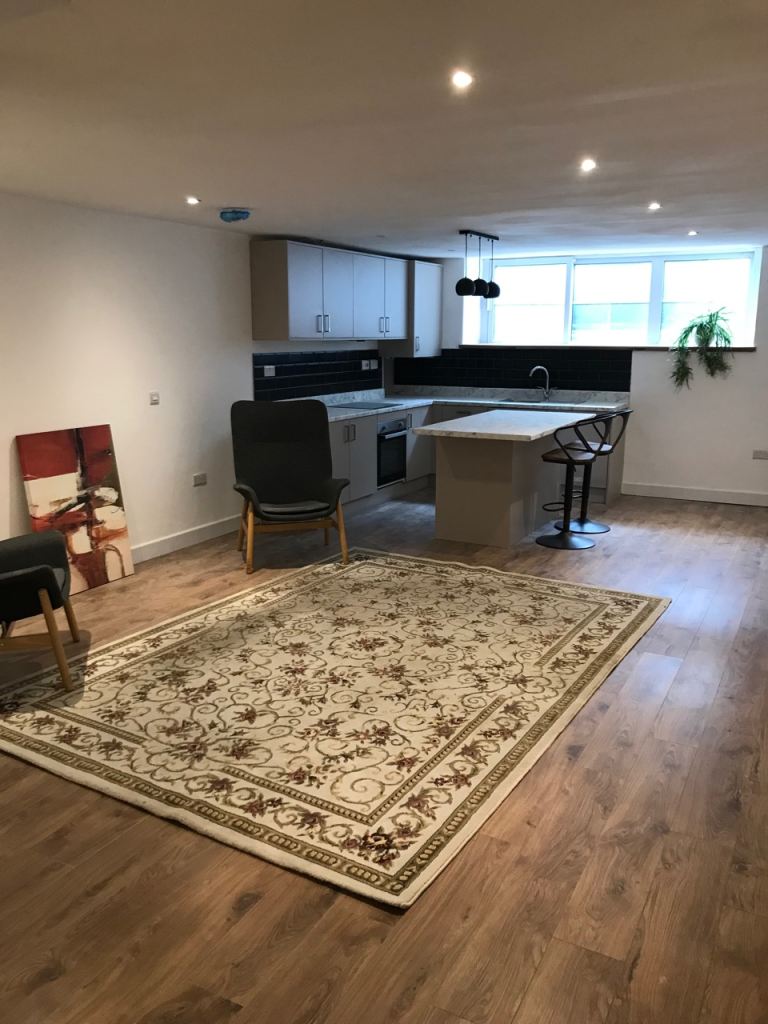 Newly refurbished 4 bed flat
