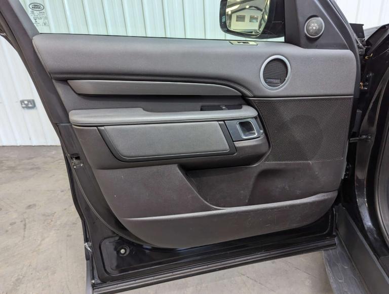 2017 Land Rover Discovery 3.0 Discovery HSE TD6 Auto 4WD 5dr SUV Diesel Automatic