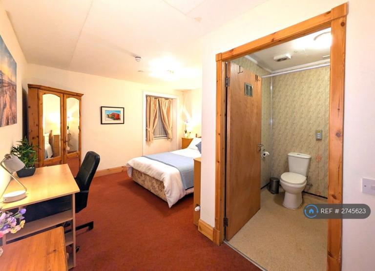 1 bedroom in Laurieknowe, Dumfries, DG2 (#2745623)