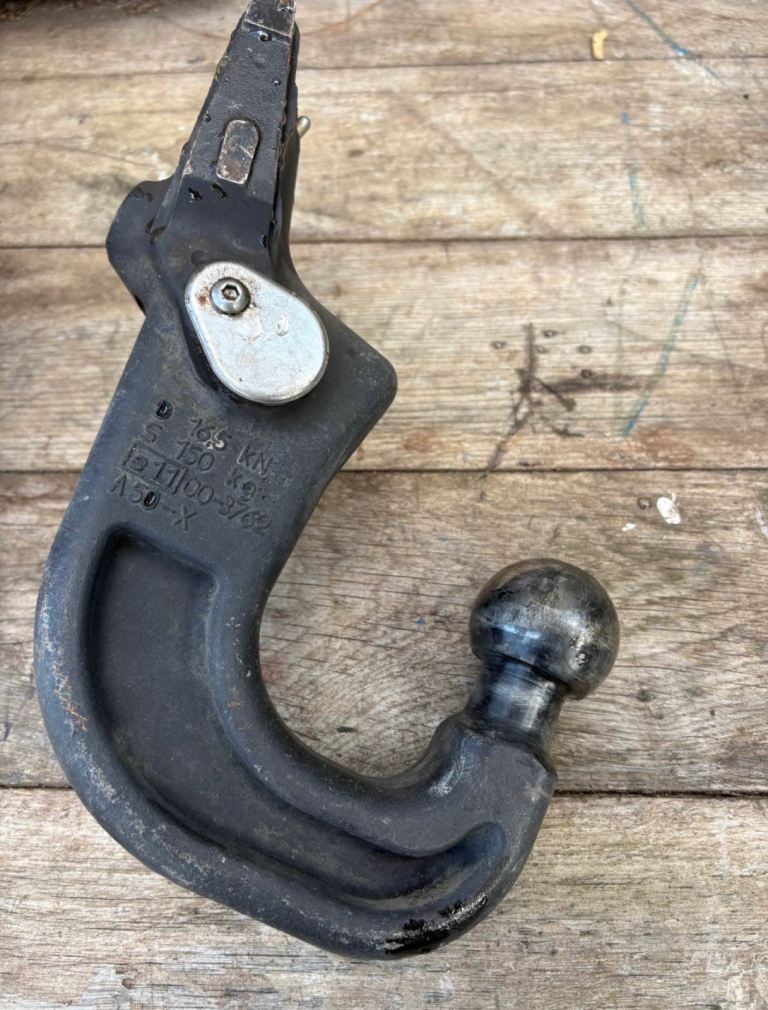 Land Rover Discovery 3 genuine detachable tow bar and electrics